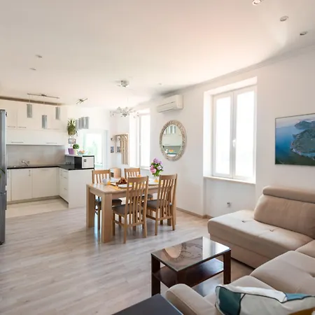Gostinjska kuća Astelas 4*