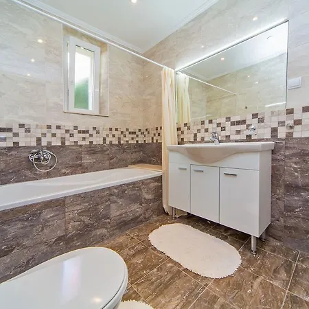 Guest house Astelas 4*