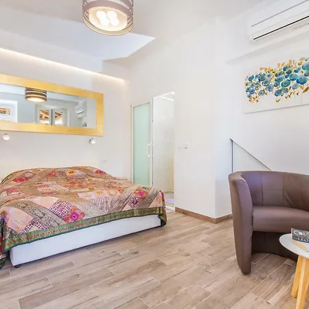 Astelas Guest house